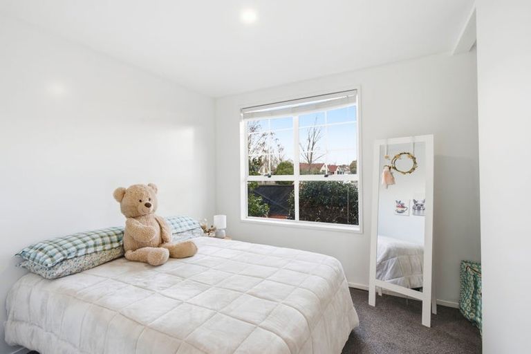 Photo of property in 7 Calbreath Place, Russley, Christchurch, 8042