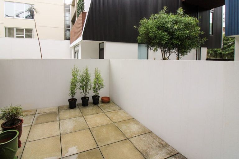Photo of property in 76 Brougham Street, Mount Victoria, Wellington, 6011