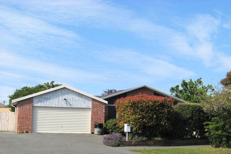 Photo of property in 16 Ambleside Drive, Burnside, Christchurch, 8053