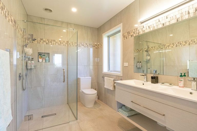 Photo of property in 28 Barry Curtis Place, Levin, 5510