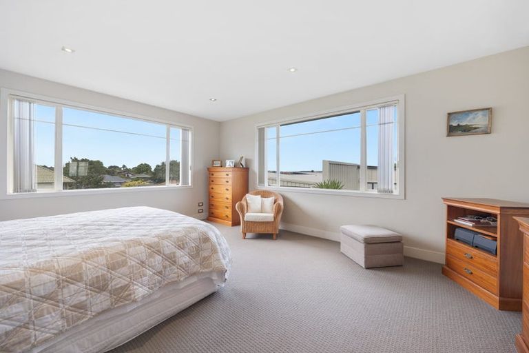 Photo of property in 22 Bluefin Way, West Harbour, Auckland, 0618
