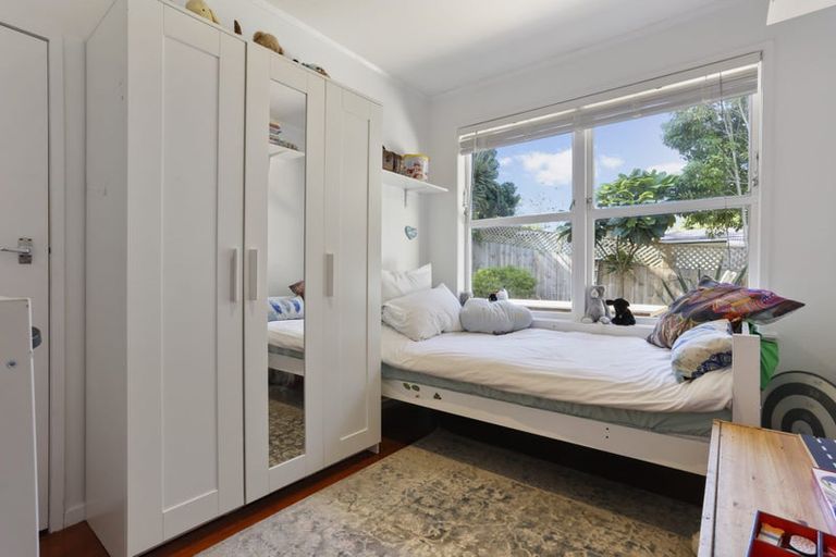 Photo of property in 30 Arosa Place, Forrest Hill, Auckland, 0620