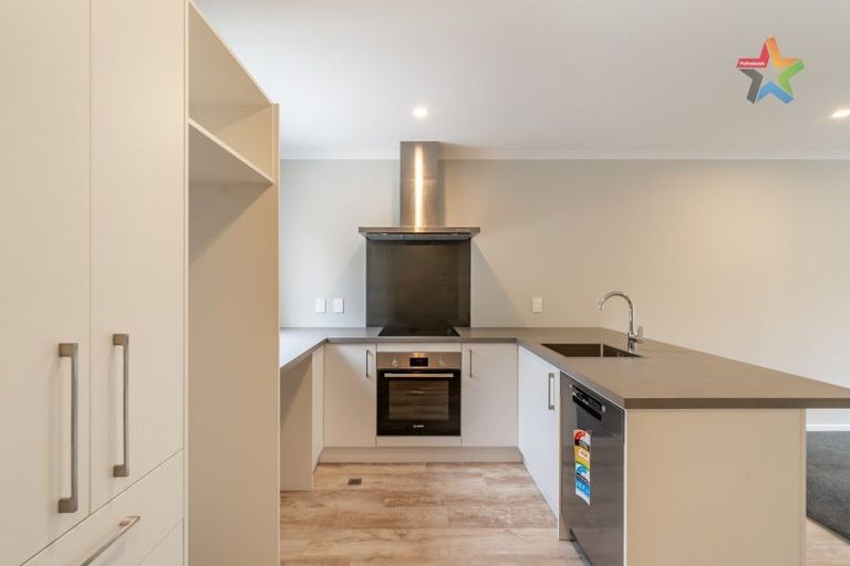 Photo of property in 2/10 Marion Street, Silverstream, Upper Hutt, 5019