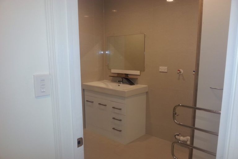 Photo of property in 5 Saddleback Rise, Murrays Bay, Auckland, 0630