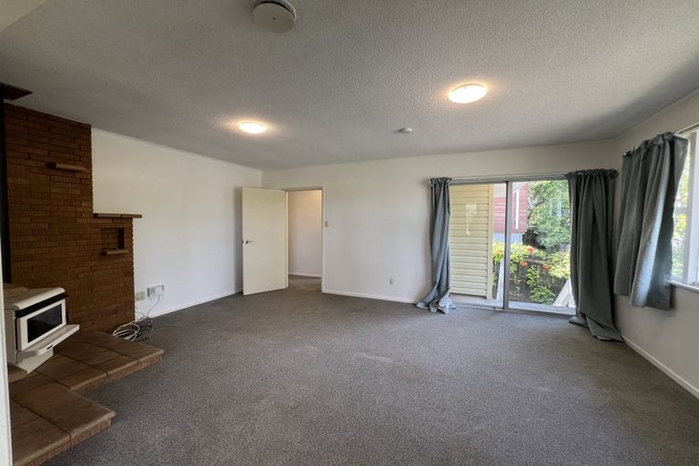 Photo of property in 1/28 Sequoia Place, Sunnynook, Auckland, 0620