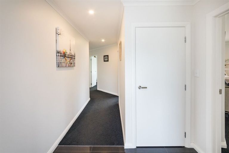 Photo of property in 4 Stratford Court, Fitzherbert, Palmerston North, 4410