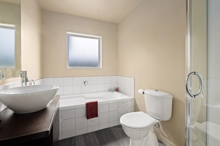 Photo of property in 29 Frye Crescent, Albert Town, Wanaka, 9305