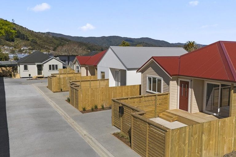 Photo of property in 4/5 Westminster Road, Wainuiomata, Lower Hutt, 5014