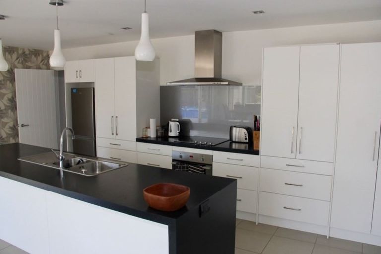 Photo of property in 10 Aquila Drive, Whitianga, 3510