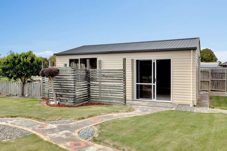 Photo of property in 15 Riverside Way, Amberley, 7410