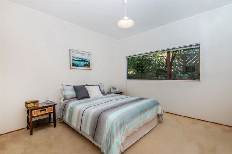 Photo of property in 1 Albert Hall Drive, Red Beach, 0932