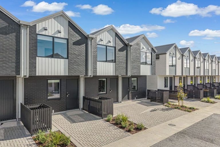 Photo of property in 10/21 Makomako Drive, Orewa, 0931