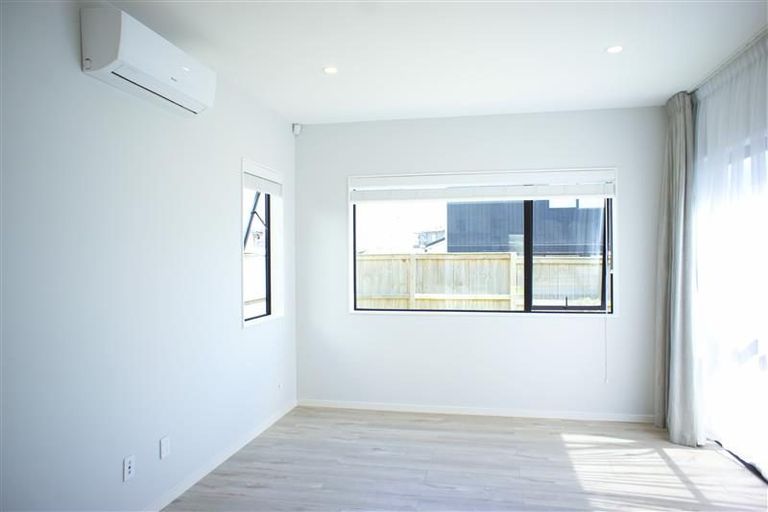 Photo of property in 42 Toanui Road, Hobsonville, Auckland, 0616