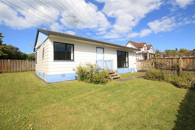 Photo of property in 1/107 Santiago Crescent, Unsworth Heights, Auckland, 0632