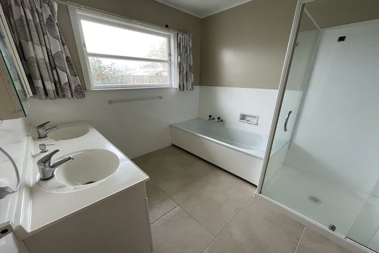 Photo of property in 28 Lewis Street, Glenview, Hamilton, 3206