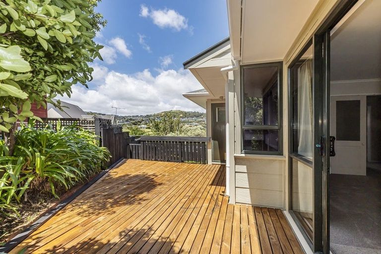 Photo of property in 37 Saunders Close, Whitby, Porirua, 5024