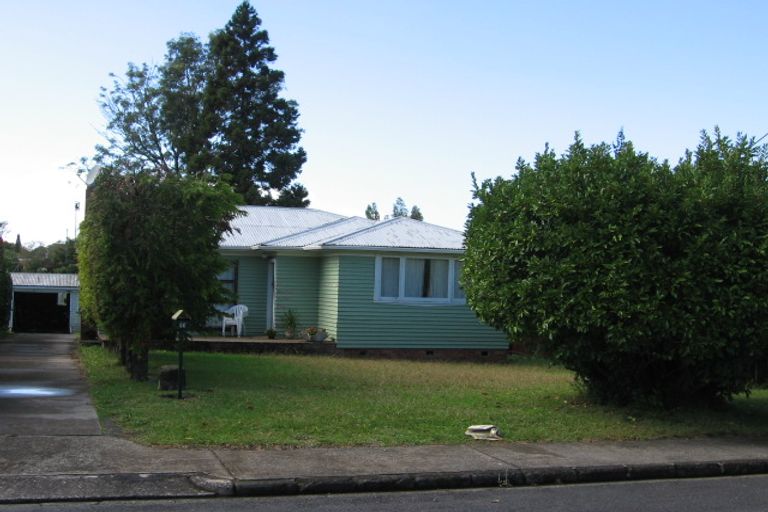 Photo of property in 11 Longburn Road, Henderson, Auckland, 0610
