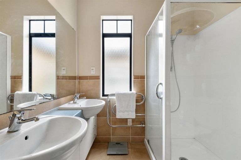 Photo of property in 24 Villanova Place, Albany, Auckland, 0632