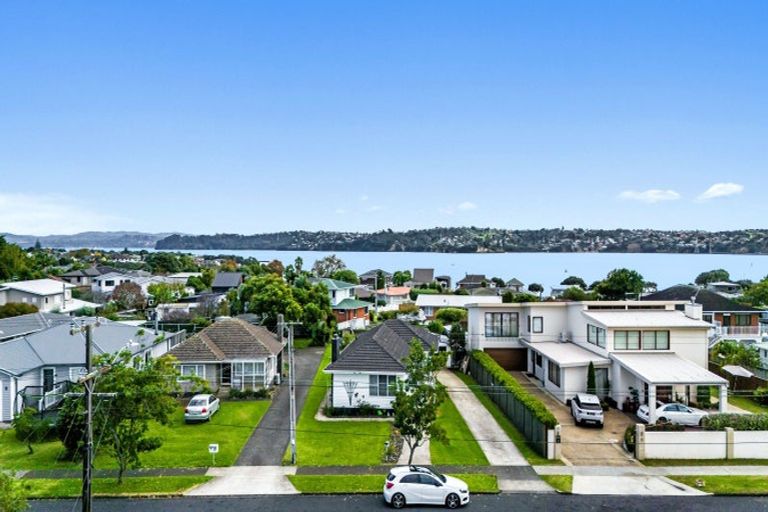 Photo of property in 27 Shortt Avenue, Mangere Bridge, Auckland, 2022