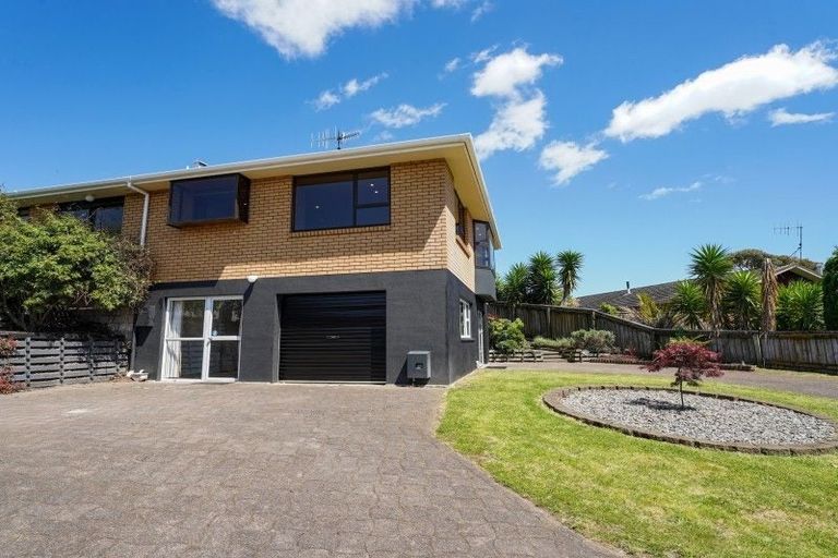 Photo of property in 5 Chilton Drive, Paraparaumu, 5032