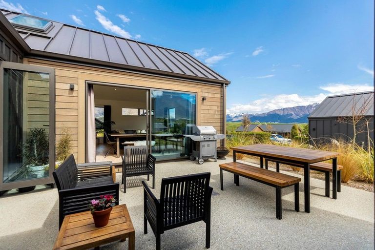 Photo of property in 4 Polperro Court, Jacks Point, Queenstown, 9371