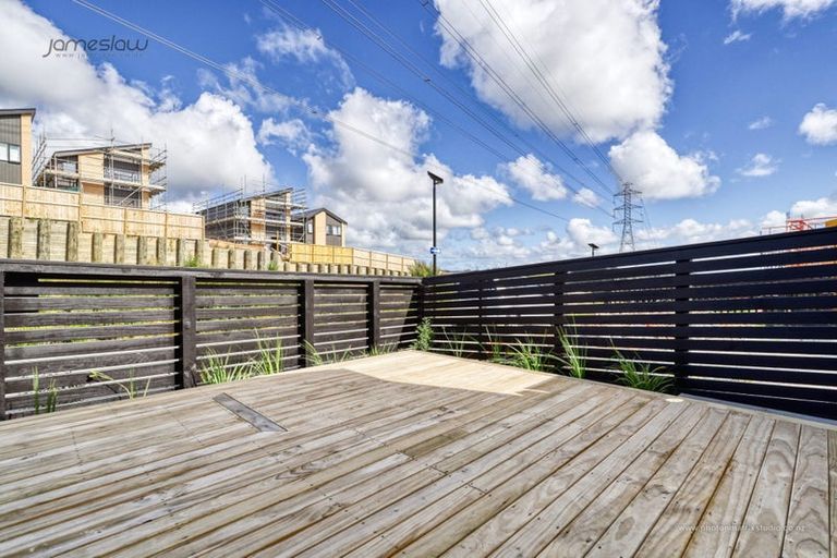 Photo of property in 20 Papai Lane, Massey, Auckland, 0614