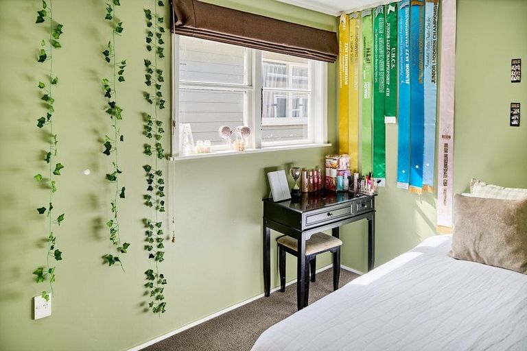 Photo of property in 44 Airlie Road, Plimmerton, Porirua, 5026