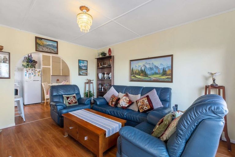 Photo of property in 38 Hand Road, Helensville, 0800