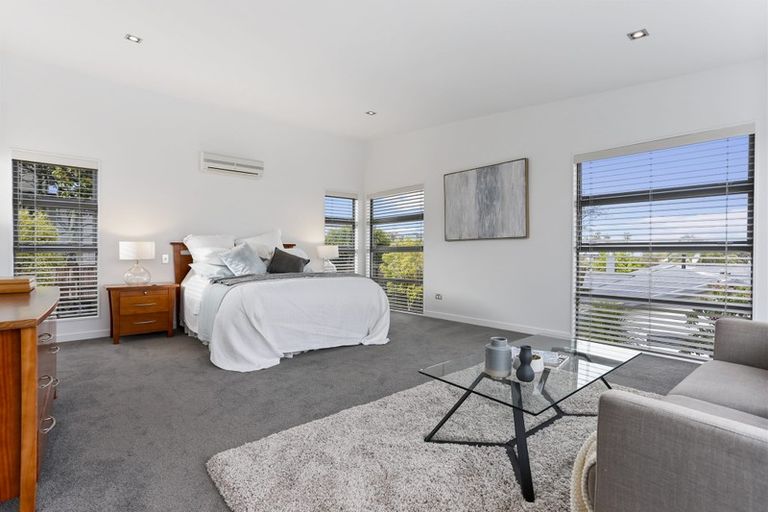 Photo of property in 32a Parr Terrace, Castor Bay, Auckland, 0620