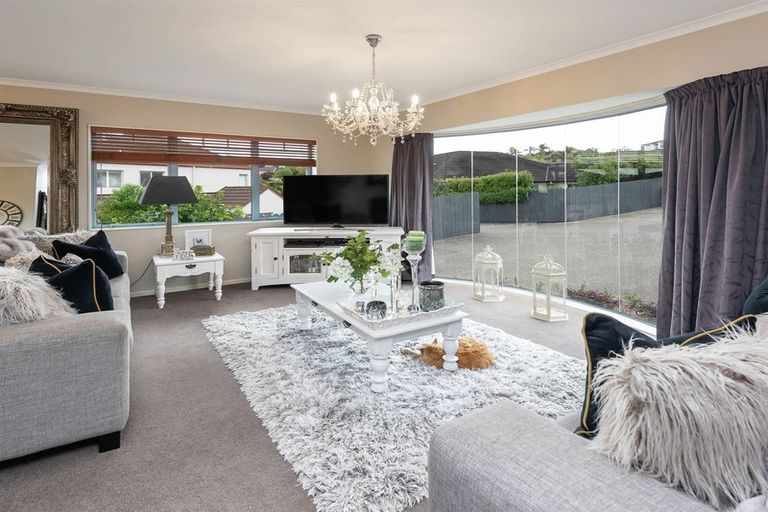 Photo of property in 31 Moyrus Crescent, East Tamaki Heights, Auckland, 2016