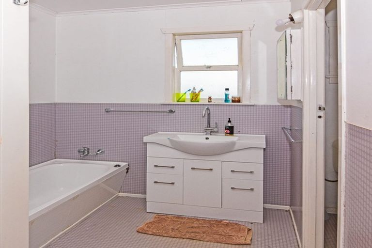 Photo of property in 111 Ridge Road, Howick, Auckland, 2014