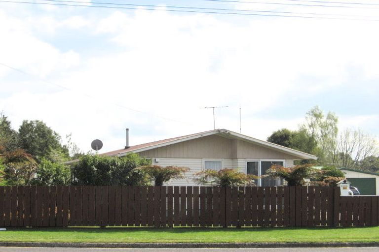 Photo of property in 72 Kawaha Point Road, Kawaha Point, Rotorua, 3010