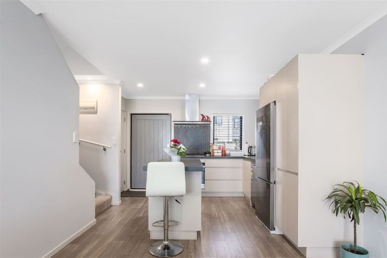 Photo of property in 19/9 Surrey Street, Tawa, Wellington, 5028