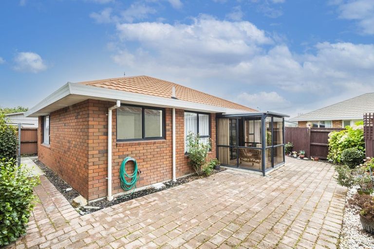 Photo of property in 2/3 Apollo Place, Papanui, Christchurch, 8052