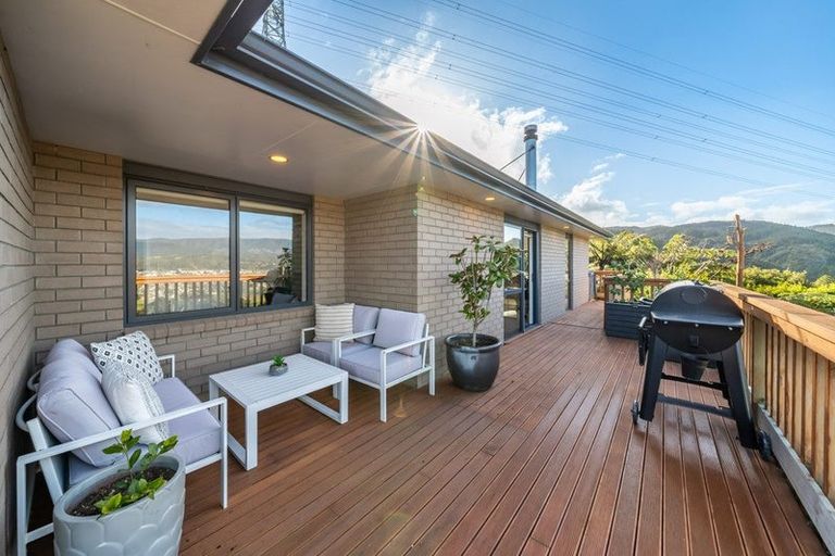 Photo of property in 23 Percy Kinsman Crescent, Riverstone Terraces, Upper Hutt, 5018