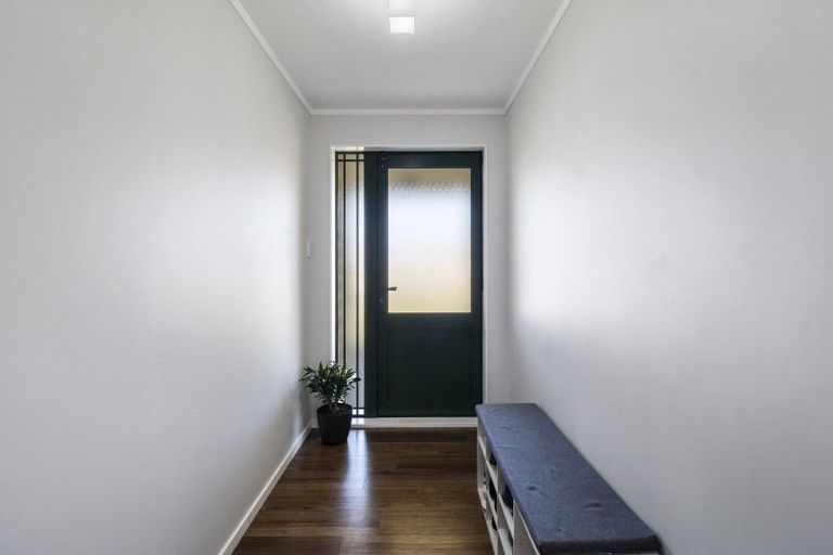 Photo of property in 6 Logan Place, Kelvin Grove, Palmerston North, 4414