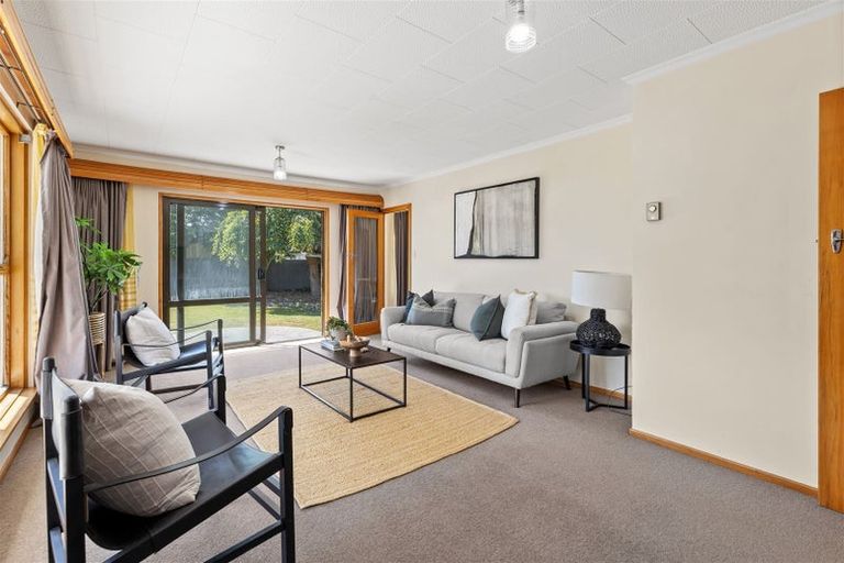 Photo of property in 8 Davidson Crescent, Hornby, Christchurch, 8042