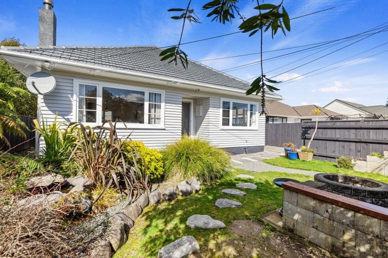 Photo of property in 44 Palmer Crescent, Silverstream, Upper Hutt, 5019