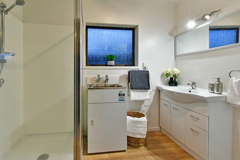 Photo of property in 8 Lloyd Avenue, Papatoetoe, Auckland, 2025