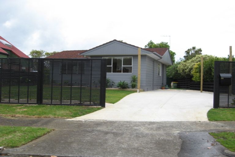 Photo of property in 35 Waterlea Avenue, Mangere Bridge, Auckland, 2022