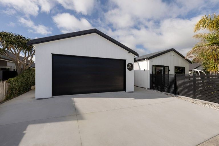 Photo of property in 5 Piha Close, Papamoa Beach, Papamoa, 3118