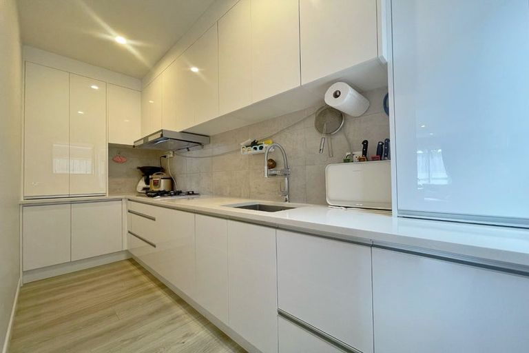 Photo of property in 10 Bounty Road, Long Bay, Auckland, 0630