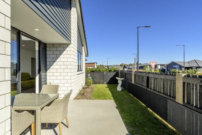 Photo of property in 10 Settler Avenue, Omokoroa, 3114