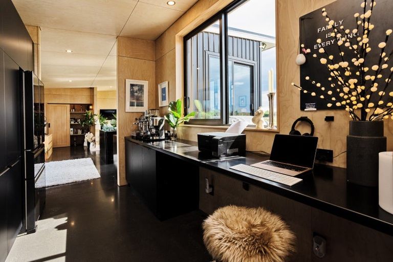 Photo of property in 68 Sunrise Drive, Seaward Bush, Invercargill, 9812