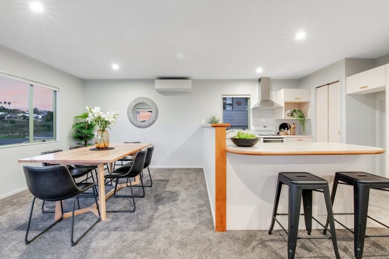 Photo of property in 11 William Bayes Place, Red Beach, 0932