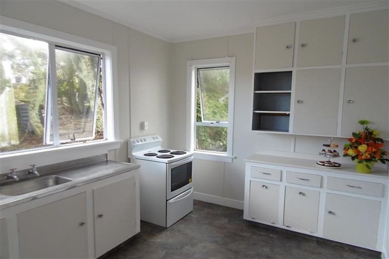 Photo of property in 27 Bulteel Street, New Plymouth, 4310