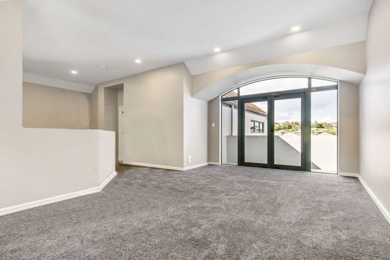 Photo of property in 2 Roseville Road, Gulf Harbour, Whangaparaoa, 0930