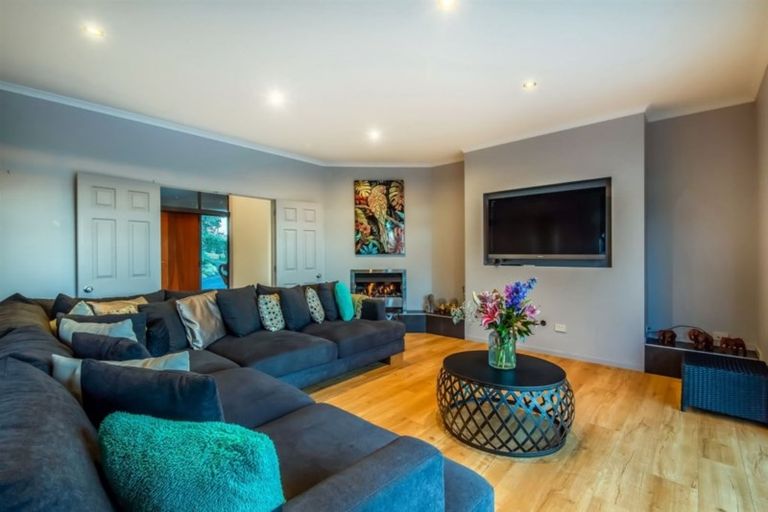 Photo of property in 166a Upper Harbour Drive, Greenhithe, Auckland, 0632