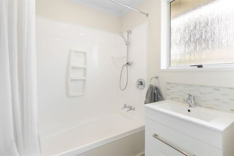 Photo of property in 4 Denniston Crescent, Redwood, Christchurch, 8051