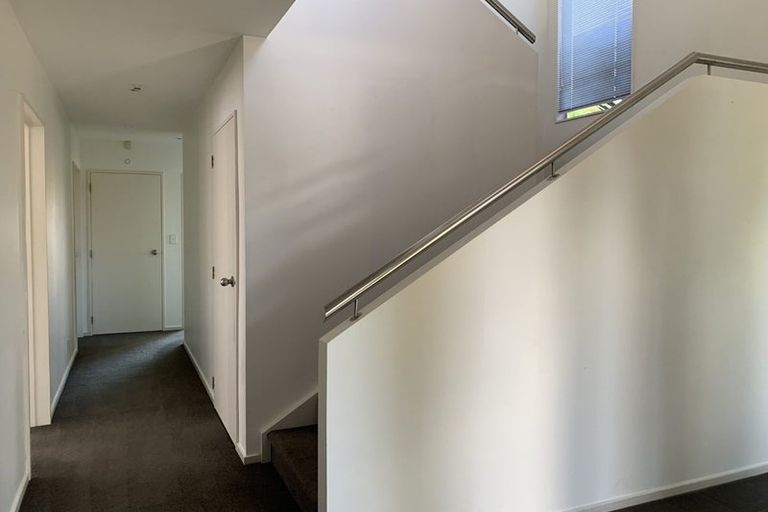 Photo of property in 3 Bridgehead Cove, West Harbour, Auckland, 0618